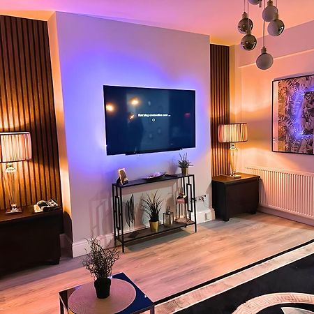 *Luxury 9Ine Lush Jacuzzi Apartment & Balcony* Бирмингем Экстерьер фото