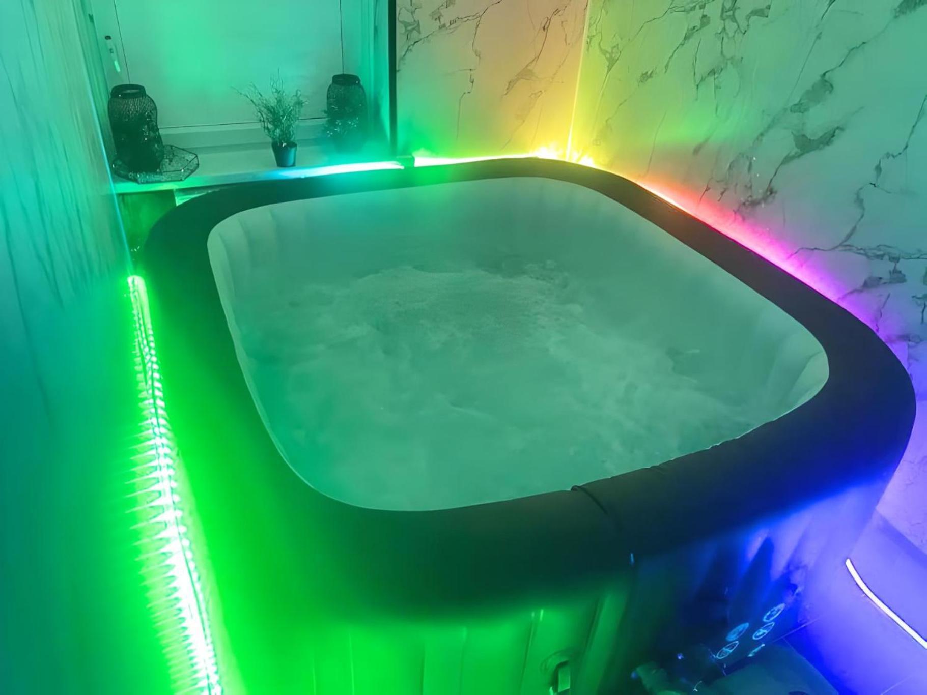 *Luxury 9Ine Lush Jacuzzi Apartment & Balcony* Бирмингем Экстерьер фото