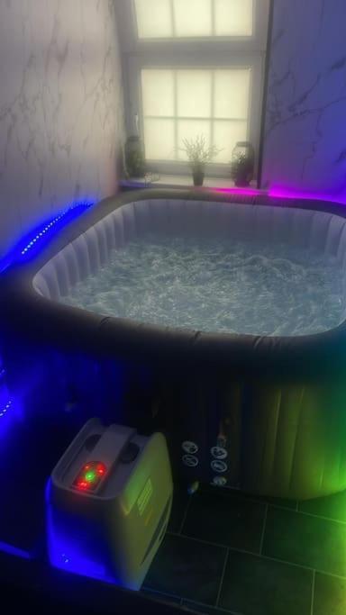 *Luxury 9Ine Lush Jacuzzi Apartment & Balcony* Бирмингем Экстерьер фото