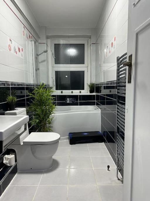 *Luxury 9Ine Lush Jacuzzi Apartment & Balcony* Бирмингем Экстерьер фото