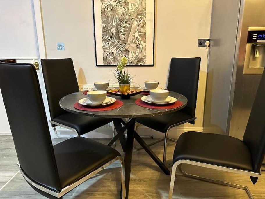 *Luxury 9Ine Lush Jacuzzi Apartment & Balcony* Бирмингем Экстерьер фото